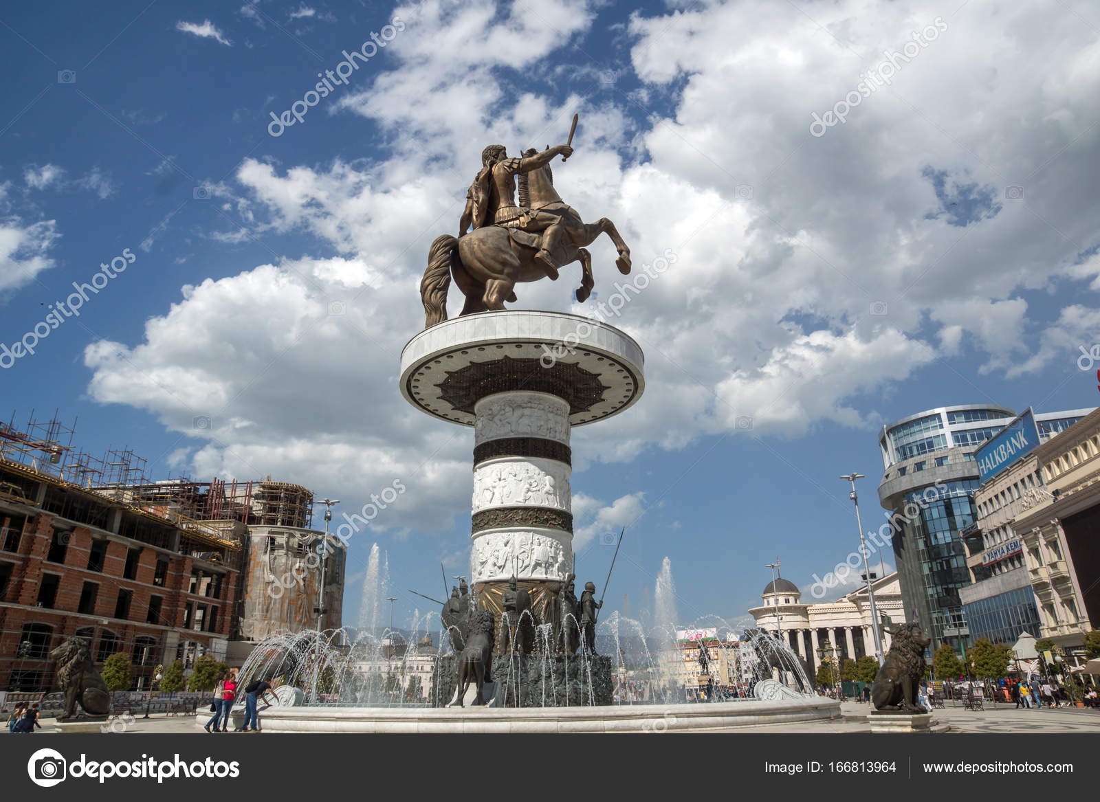 Skopje Republik Mazedonien 13 Mai 17 Skopje Stadtzentrum Und Alexander Das Grosse Denkmal Redaktionelles Stockfoto C Stoyanh