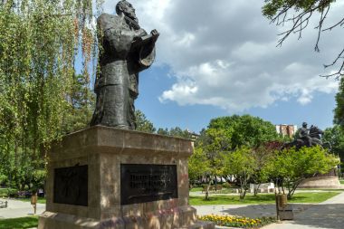Skopje, Makedonya - 13 Mayıs 2017: Tipik sokak Üsküp şehir merkezinde