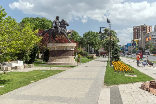 Skopje, Makedonya - 13 Mayıs 2017: Tipik sokak Üsküp şehir merkezinde