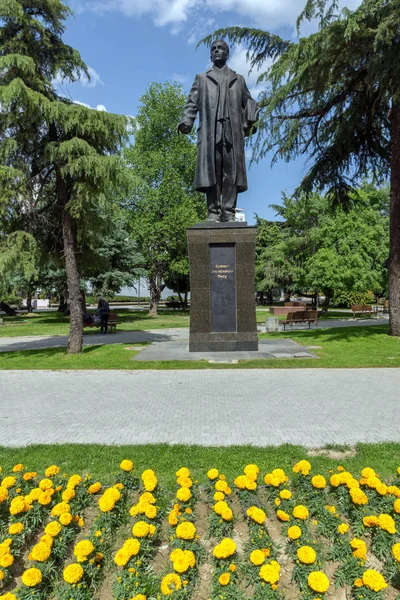 Skopje, Makedonya - 13 Mayıs 2017: Tipik sokak Üsküp şehir merkezinde