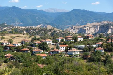 Melnik town, Blagoevgrad bölge yakınındaki Lozenitsa Köyü ve asma bahçeleri panoramik manzaralı