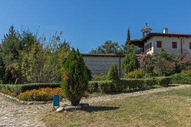 Tanrı, Bulgaristan anası Nativity Rozhen Manastırı dış görünümü