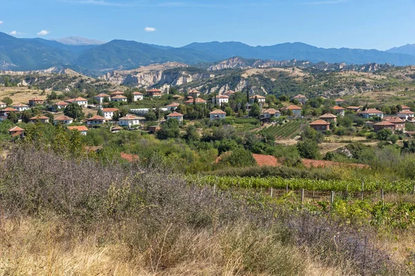 Melnik town, Bulgaristan yakınındaki Lozenitsa Köyü ve asma bahçeleri panoramik manzaralı