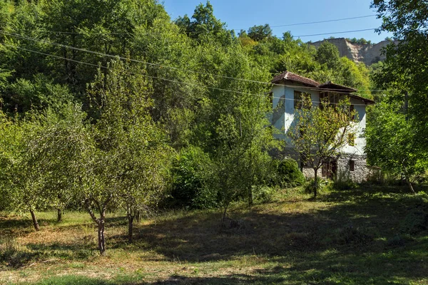 Oude huizen in het dorp van Rozhen, Blagoevgrad regio — Stockfoto