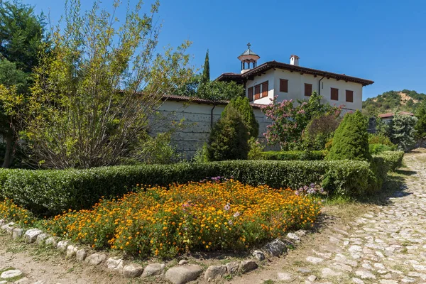 Objectieve blik op Rozhen klooster van de geboorte van de moeder van God, Bulgarije — Stockfoto
