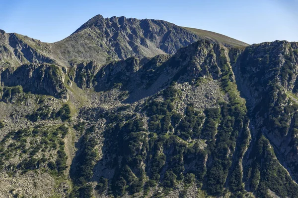 Paysage incroyable avec le pic des poupées, Pirin Mountain — Photo