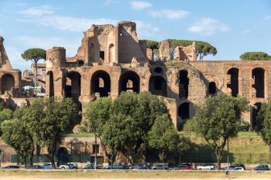 Rome, İtalya - 22 Haziran 2017: Circus Maximus ve Roma şehrinin Palatine Tepesi manzarayı şaşırtıcı,