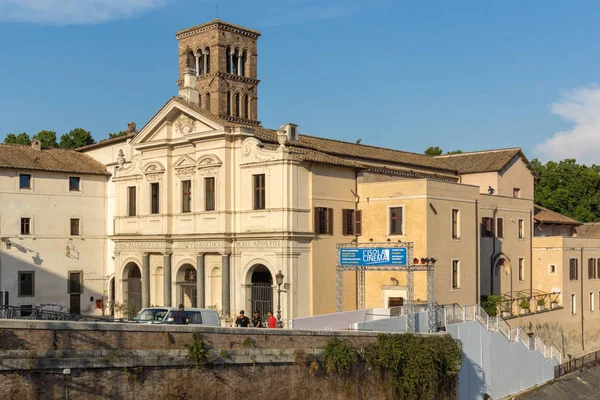 ROMA, ITÁLIA - 22 DE JUNHO DE 2017: Basílica de São Bartolomeu na Ilha de Roma — Fotografia de Stock