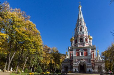 Sonbahar görünümü Rus Kilisesi (manastır doğuş) kasabasında Shipka, Bulgaristan
