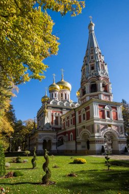 Sonbahar görünümü Rus Kilisesi (manastır doğuş) kasabasında Shipka, Bulgaristan