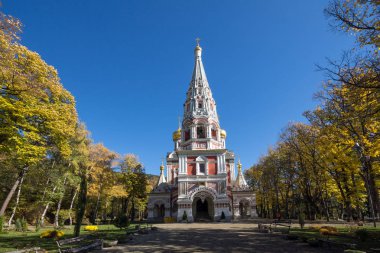 Sonbahar görünümü Rus Kilisesi (manastır doğuş) kasabasında Shipka, Bulgaristan