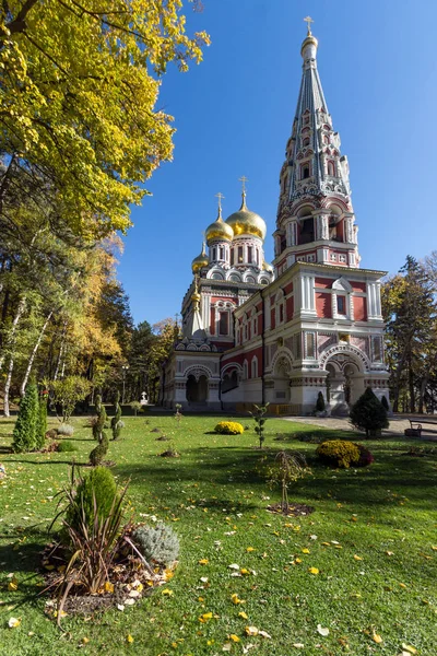 Sonbahar görünümü Rus Kilisesi (manastır doğuş) kasabasında Shipka, Bulgaristan