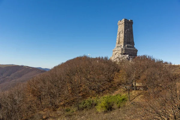 Sonbahar görünümünü anıt özgürlük Shipka, Bulgaria