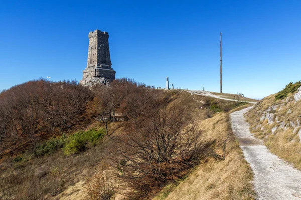 Sonbahar görünümünü anıt özgürlük Shipka, Bulgaria