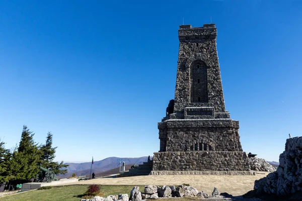 Sonbahar görünümünü anıt özgürlük Shipka, Bulgaria — Stok fotoğraf