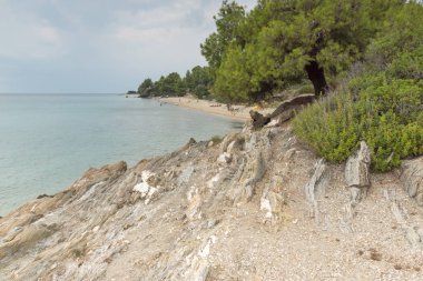 Chalkidiki, orta Makedonya, Yunanistan - 25 Ağustos 2014: Sithonia Yarımadası, Chalkidiki deniz manzarası Tripotamos kumsalda,