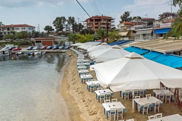 Chalkidiki, orta Makedonya, Yunanistan - 25 Ağustos 2014: Panoramik bir şehir, Neos Marmaras Sithonia Yarımadası, Chalkidiki