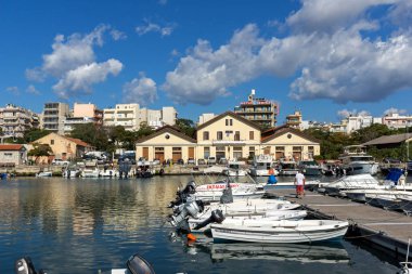 Dedeağaç, Yunanistan - 23 Eylül 2017: Liman ve şehir Dedeağaç, Yunanistan için Panorama