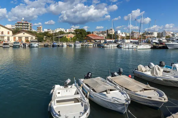 ALEXANDROUPOLI, GRECIA - 23 DE SEPTIEMBRE DE 2017: Puerto y Panorama a la ciudad de Alexandroupoli, Grecia — Foto de Stock