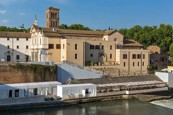 Rome, İtalya - 22 Haziran 2017: Tiber Nehri ve Pons Cestius Roma şehir görünümünü şaşırtıcı — Stok fotoğraf