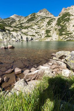 Sol Kralev Dvor pass ve Samodivski gölleri, Pirin Dağı ile manzara