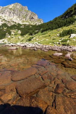 Dzhangal tepe ve Samodivski gölleri, Pirin Dağı ile manzara