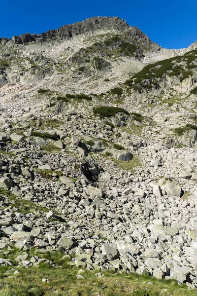 Paisagem com passagem esquerda de Kralev Dvor, Montanha Pirin — Fotografia de Stock