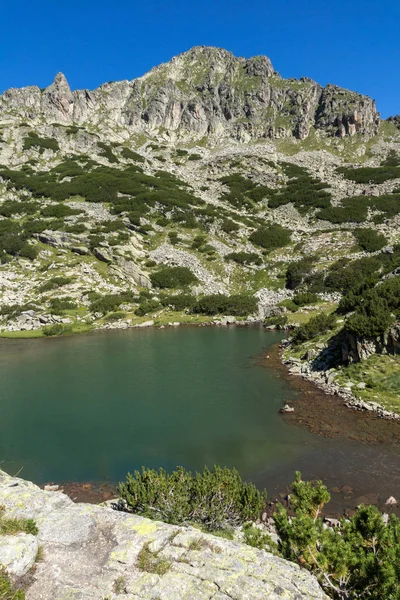 Lanskap dengan puncak Dzhangal dan danau Samodivski, Pirin Mountain — Stok Foto