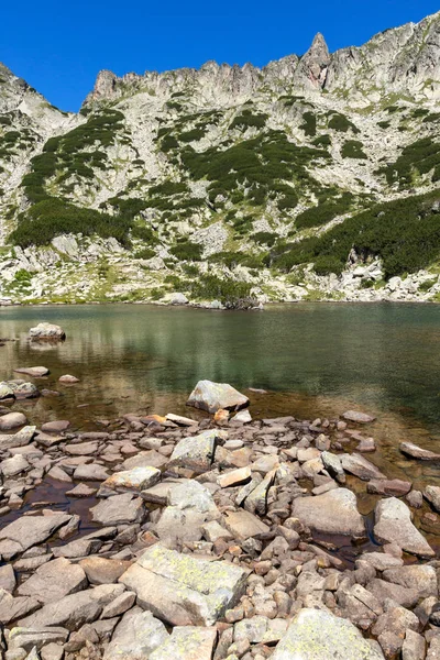 Paesaggio con passo sinistro Kralev Dvor e laghi Samodivski, Pirin Mountain — Foto Stock