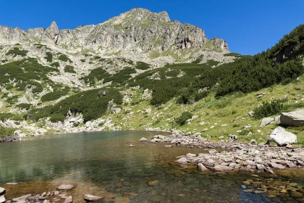 Lanskap dengan puncak Dzhangal dan danau Samodivski, Pirin Mountain — Stok Foto