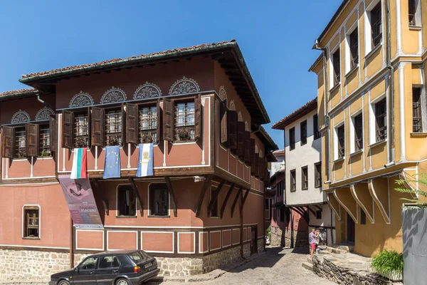 Plovdiv, Bulgarije - 1 September 2017: Geweldige weergave van huizen in de oude stad Plovdiv — Stockfoto