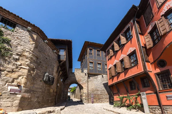 PLOVDIV, BULGARIA - 1 de septiembre de 2017: Hisar Kapia - Puerta antigua en el casco antiguo de Plovdiv — Foto de Stock