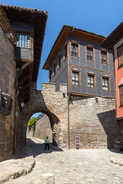 PLOVDIV, BULGARIA - 1 de septiembre de 2017: Hisar Kapia - Puerta antigua en el casco antiguo de Plovdiv — Foto de Stock