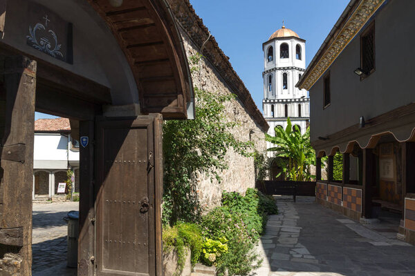 ПЛОВДИВ, БУЛЬГАРИЯ - 1 СЕНТЯБРЯ 2017 г.: Церковь Святых Константина и Елены периода Болгарского Возрождения в старом городе Пловдив
