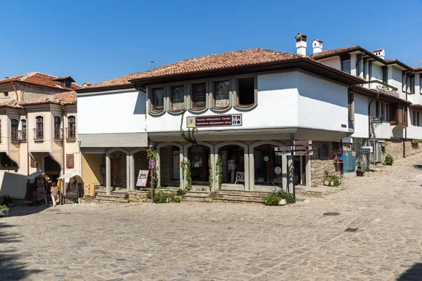 PLOVDIV, BULGÁRIA - SETEMBRO 1, 2017: Vista incrível de ruas e casas na cidade velha de Plovdiv — Fotografia de Stock