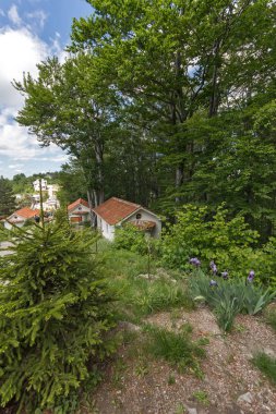 Krastova Gora, Bulgaristan - 25 Mayıs 2013: Görünüm Krastova gora (ormanlar), Bulgaristan'ın Kilisesi Amazing