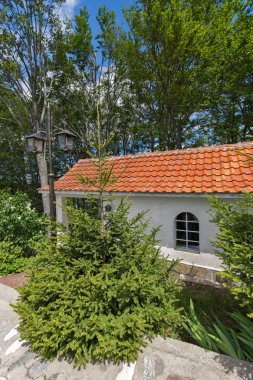 Krastova Gora, Bulgaristan - 25 Mayıs 2013: Görünüm Krastova gora (ormanlar), Bulgaristan'ın Kilisesi Amazing