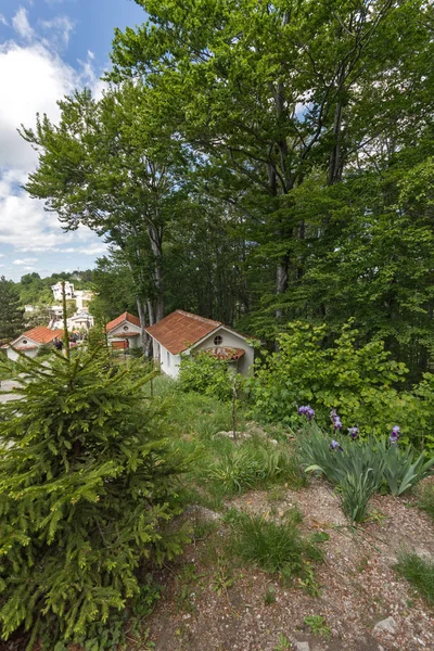 Krastova Gora, Bulgaristan - 25 Mayıs 2013: Görünüm Krastova gora (ormanlar), Bulgaristan'ın Kilisesi Amazing