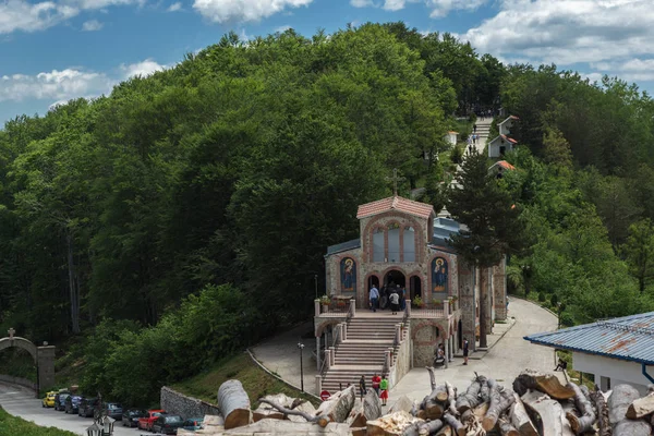 Krastova gora, bulgaria - 25. Mai 2013: atemberaubende Aussicht auf Kirchen in krastova gora (Kreuzwald), Bulgarien — Stockfoto