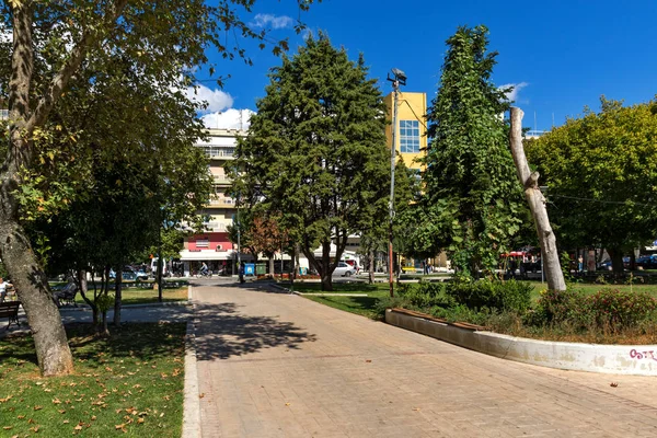 ALEXANDROUPOLI, GRÉCIA - 23 de setembro de 2017: Parque na cidade de Alexandroupoli, Macedônia Oriental e Trácia — Fotografia de Stock