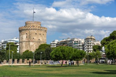 Thessaloniki, Yunanistan - 30 Eylül 2017: Beyaz Kule'ye şehir Selanik, Yunanistan ın görünümünü şaşırtıcı