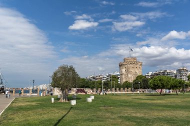 Thessaloniki, Yunanistan - 30 Eylül 2017: Beyaz Kule'ye şehir Selanik, Yunanistan ın görünümünü şaşırtıcı