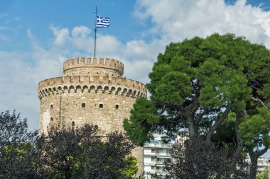 Thessaloniki, Yunanistan - 30 Eylül 2017: Beyaz Kule'ye şehir Selanik, Yunanistan ın görünümünü şaşırtıcı