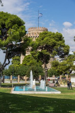 Thessaloniki, Yunanistan - 30 Eylül 2017: Beyaz Kule'ye şehir Selanik, Yunanistan ın görünümünü şaşırtıcı