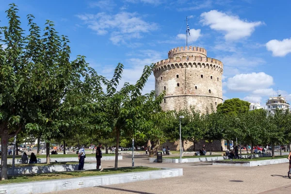 Thessaloniki, Yunanistan - 30 Eylül 2017: Beyaz Kule'ye şehir Selanik, Yunanistan ın görünümünü şaşırtıcı