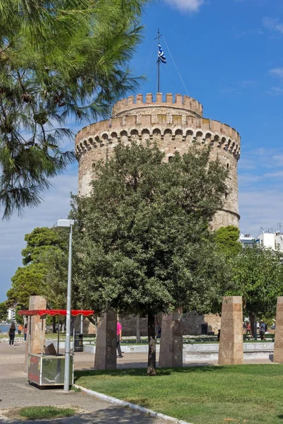 Thessaloniki, Yunanistan - 30 Eylül 2017: Beyaz Kule'ye şehir Selanik, Yunanistan ın görünümünü şaşırtıcı