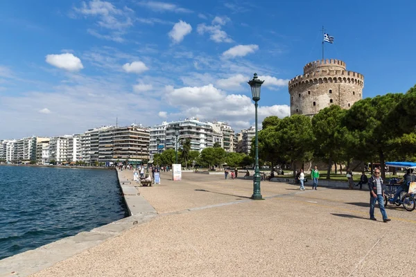 Thessaloniki, Yunanistan - 30 Eylül 2017: Beyaz Kule'ye şehir Selanik, Yunanistan ın görünümünü şaşırtıcı