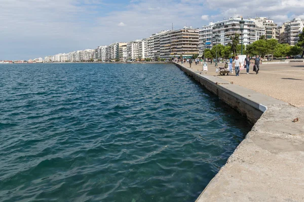 Thessaloniki, griechenland - 30. september 2017: atemberaubender blick auf den damm der stadt thessaloniki, griechenland — Stockfoto