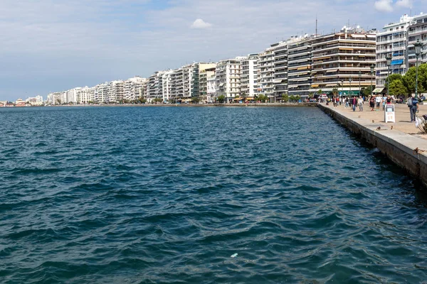 Thessaloniki, griechenland - 30. september 2017: atemberaubender blick auf den damm der stadt thessaloniki, griechenland — Stockfoto