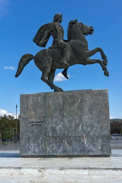 Thessaloniki, Řecko - 30 září 2017: Alexandr velký pomník na nábřeží města Thessaloniki, Řecko — Stock fotografie